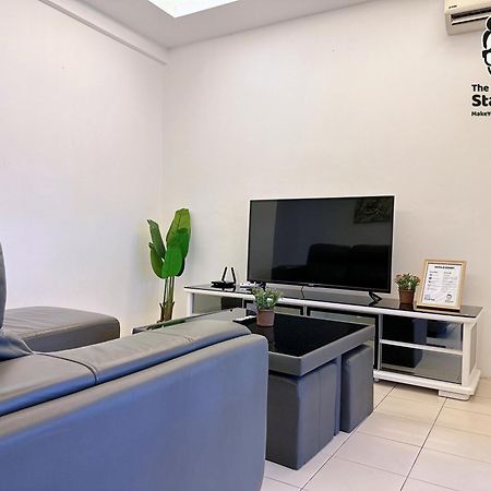 Staycation Homestay 15 Kch City Mall Landed House Kuching Bagian luar foto